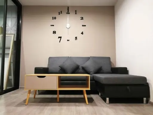 For rent: Reach Phahonyothin 52, 2nd floor, Building B, fully furnished room. Comes with a low price You can just come in and stay.