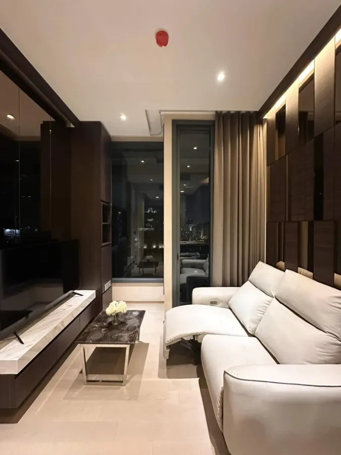 For rent: THE ESSE ASOKE, decorated in a timeless style, magnificent, elegant, high floor with a stunning view, hurry and grab it now!