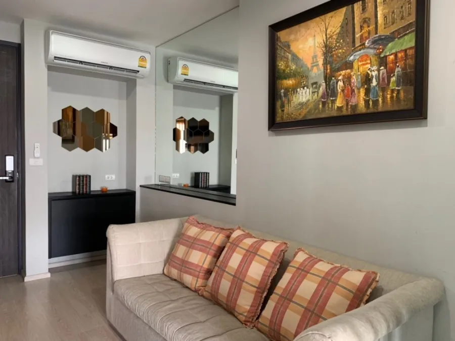 Condo for rent, Rhythm Sukhumvit 44/1, high floor, good view, complete with furniture and electrical appliances.