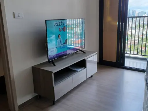 For rent The Base Phetchaburi - Thonglor Spacious room, new furniture. You can carry your bag in.