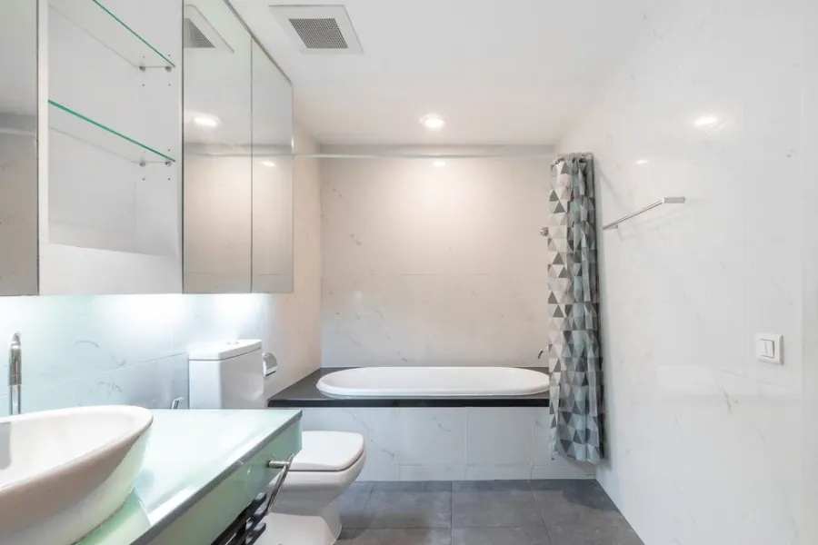 For sale, rent, The Legend Saladaeng, 9th floor, spacious room. Well decorated, simple, elegant, livable, don't miss it.
