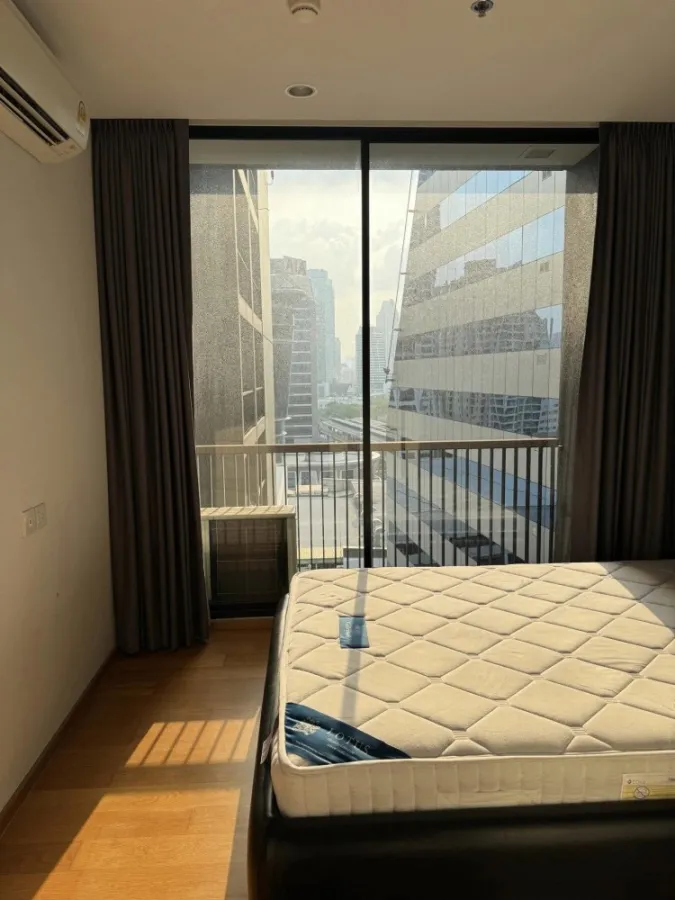 For rent: Noble Revo Silom, built-in decoration in dark tones, looks elegant, with quality furniture. Hurry and book now!