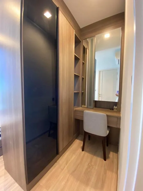 Sale The Line Phahon-Pradipat, new room, decorated in earth tones, very pleasant High floor has a great view. Hurry up.