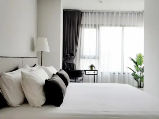 Condo for rent, Life One Wireless, beautifully decorated room, black and white tone, very good view, lots of furniture, very pleasant, near BTS, do not miss it.