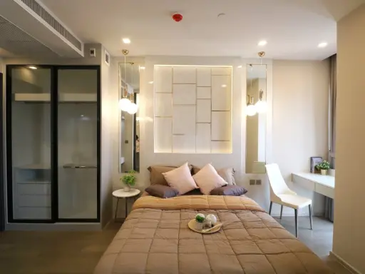 For rent: Ashton Asoke, very high floor unit, fully furnished and equipped, ready to move in immediately.