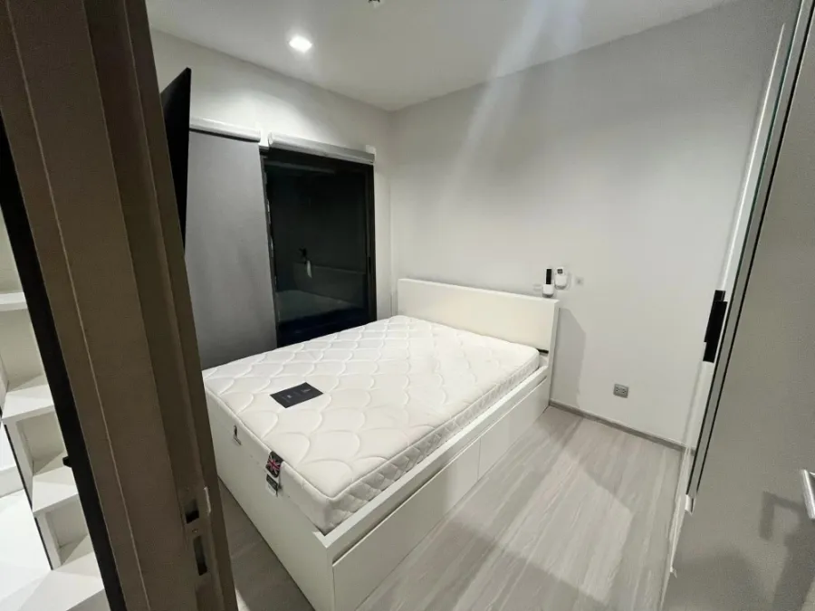 For rent: Life Asoke Rama 9, spacious room. Usable space remaining You have to hurry and reserve it before you miss out on the good stuff.