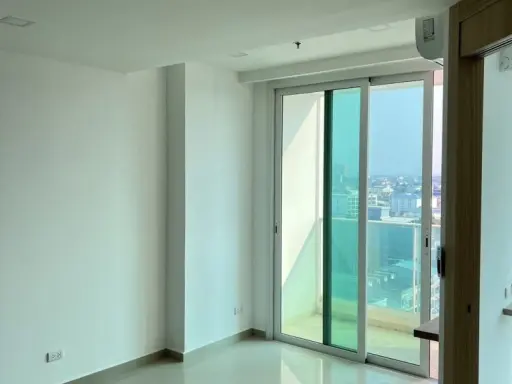 City Garden Tower for sale (South Pattaya), empty room, built-in, high floor, renovation line, don't miss it.