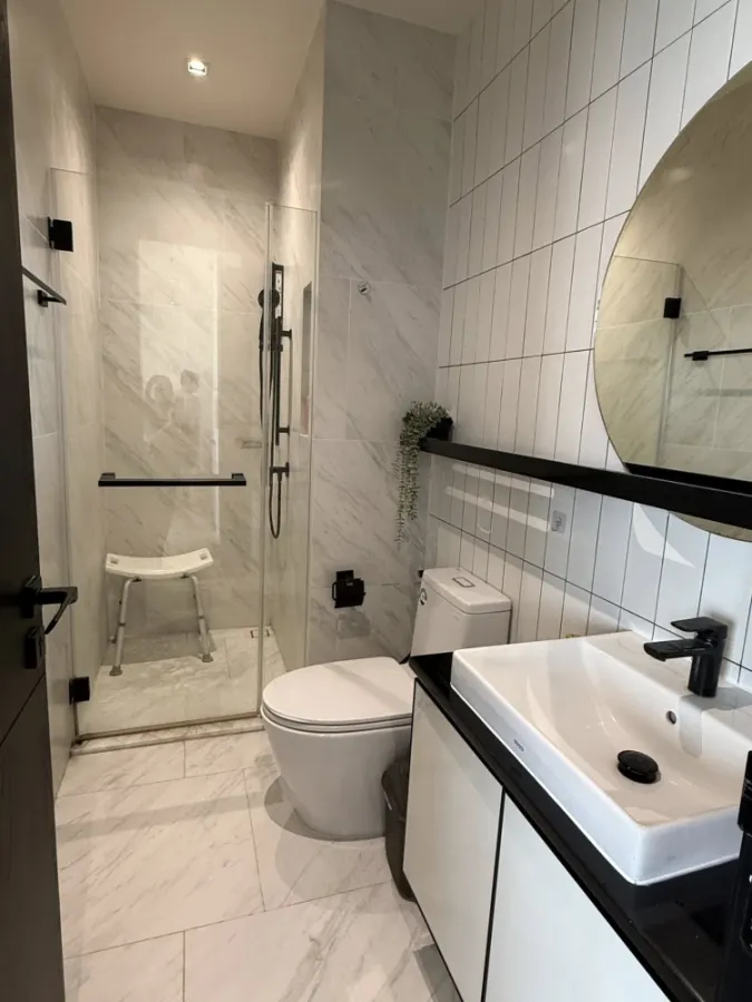 For rent: Chapter Charoennakhon-Riverside apartment. Fully furnished with built-in furniture in a modern luxury style. Elegant, spacious, and comforta