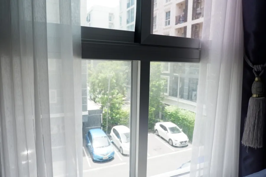 Sale Plum Condo Chaengwattana, nice decoration. Sold with cork furniture The view behind the room is open and comfortable. Hurry up!!