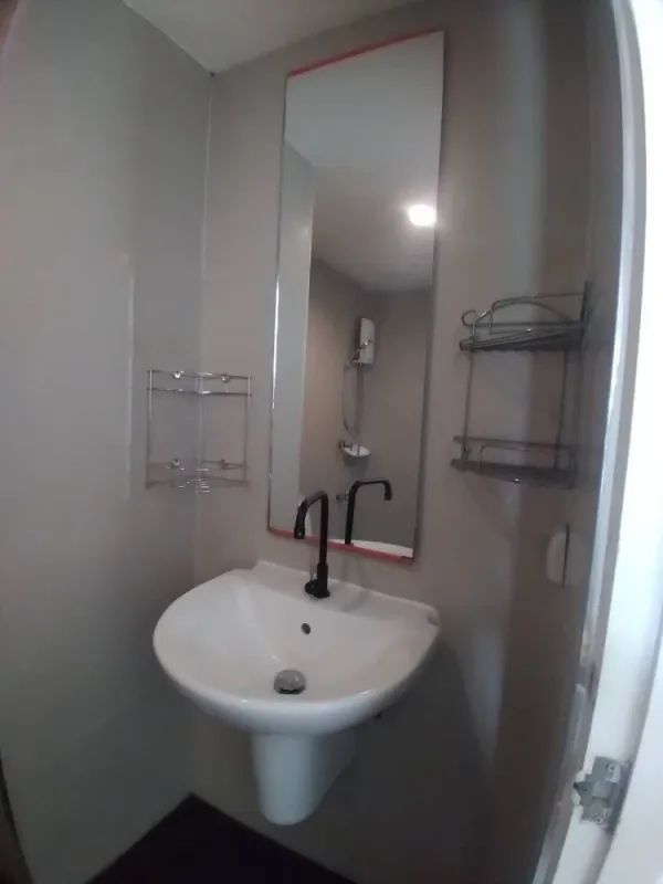 ขาย ให้เช่า คอนโด G-one condo ลาดพร้าว1 ห้องมุมมีความเป็นส่วนตัว ชั้น 4 วิวตึก ราคาจับต้องได้ จองด่วนๆ