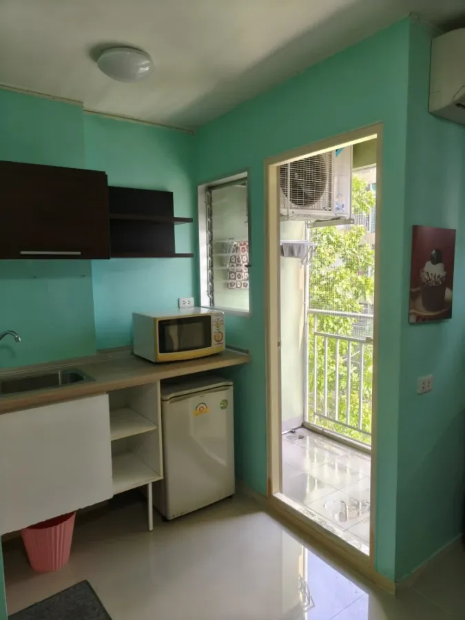 For rent Lumpini Condotown Chonburi - Sukhumvit, a nice room with a bright red sofa, good location, book now.