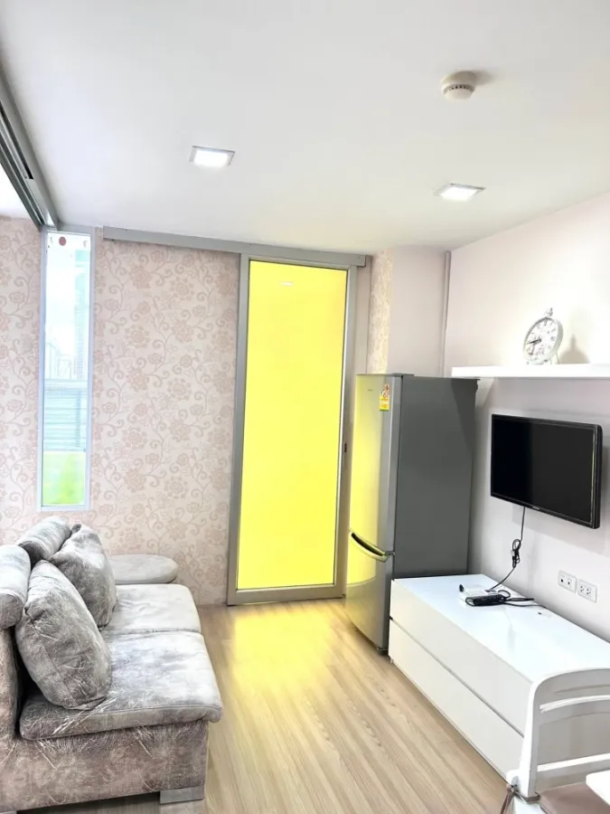 Selling The Colory Vivid project, near the BTS Skytrain, convenient transportation, in the heart of the city, great value, ready to move in.