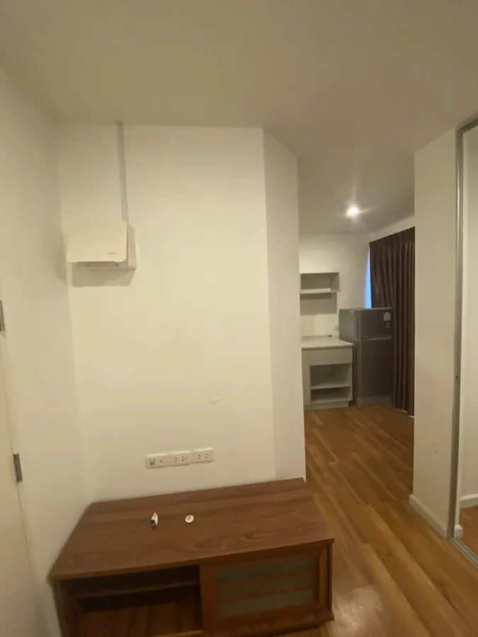 Urgent for rent !! V Condo Ladkrabang, good location, close to the source of food, don't miss it !!