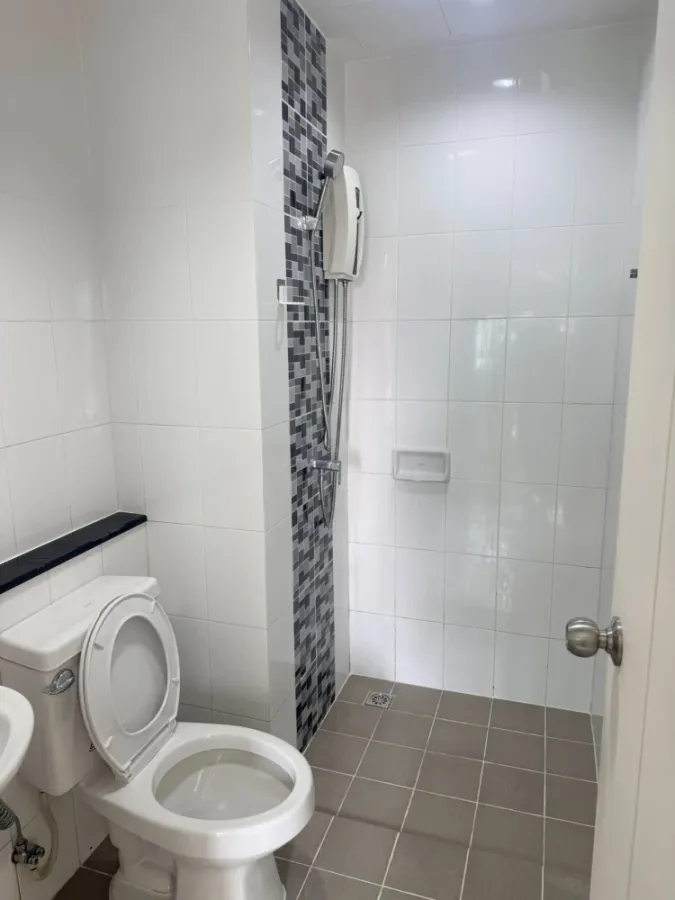 For sale or rent: UNIO Charan 3, corner unit with pool view, no obstructing buildings, affordable price. Book today! Don't miss out!