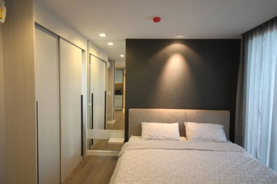 Condo for rent, The Room Sukhumvit 40, ready to move in, well furnished, easy to travel, can't miss it!