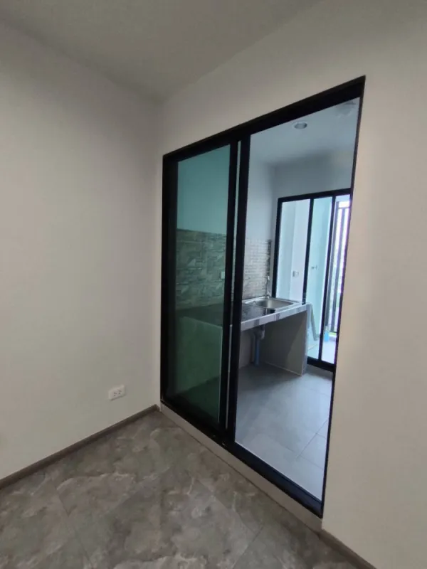 ให้เช่า คอนโด รีช พหลโยธิน 52 ชั้น​ 5 ห้องเปล่า ห้องกว้าง ตกแต่งได้ตามใจผู้เช่า จองเลย ด่วน