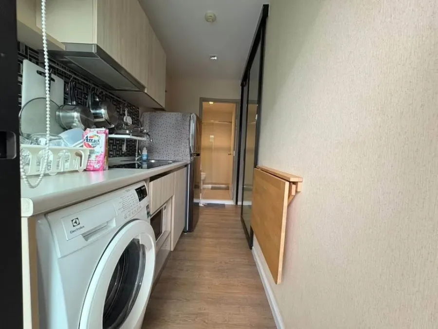 For rent: Tropicana BTS Erawan, corner unit offering privacy, at an affordable price. You definitely don't want to miss this opportunity!