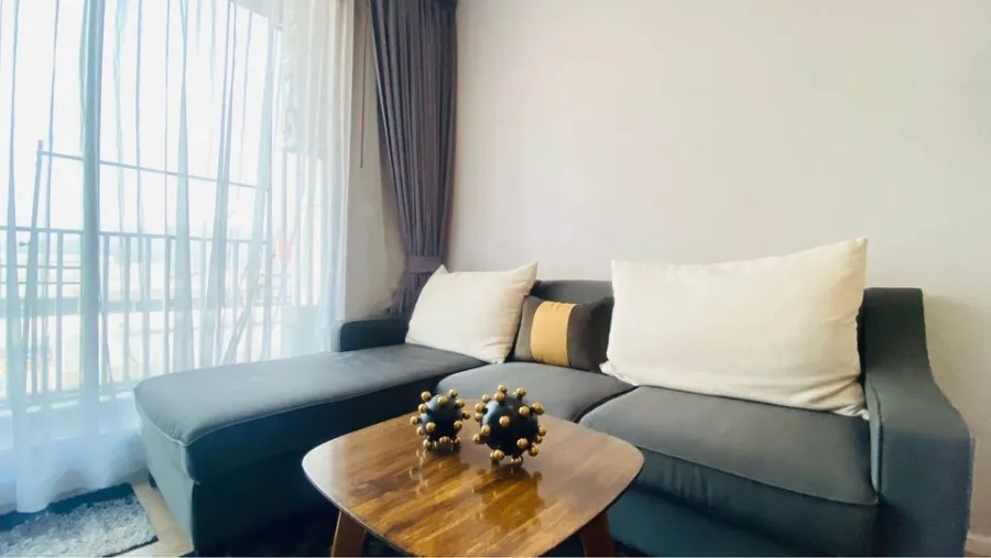 Condo for sale Notting Hill Laem Chabang-Sriracha Easy to decorate color tones, nice sofas, nice rooms, don't wait.