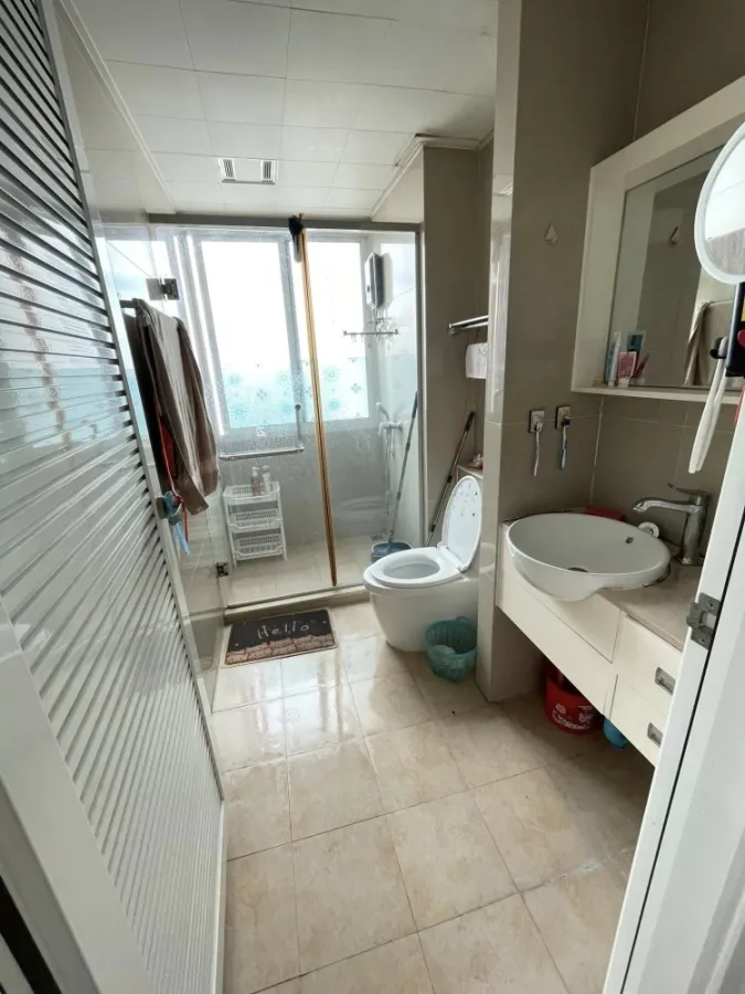 For rent: TC Green, 1 bedroom, 1 bathroom, lots of usable space, fully furnished, just bring your bags and move in.