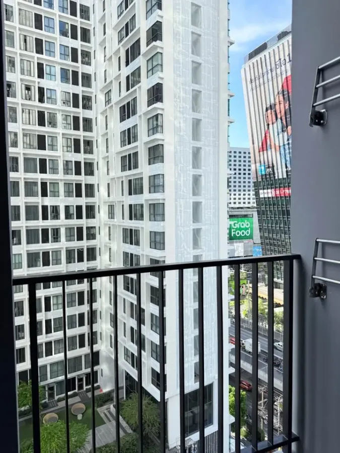 Condolette Midst Rama 9 for rent. Nice unit on the 14th floor with great views. Excellent value. Book today! Don't miss out!