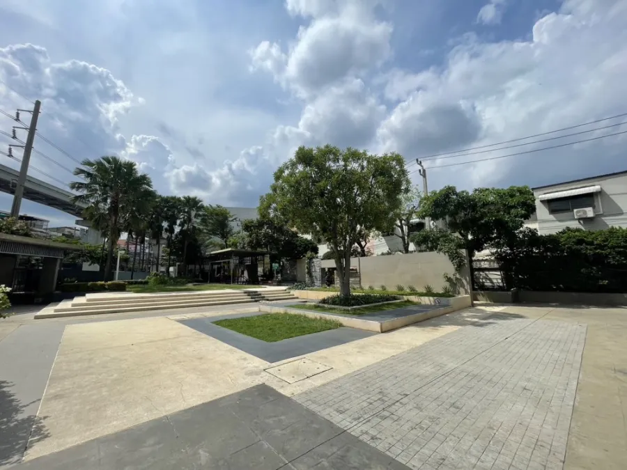 Condo for sale Lumpini Ville Lat Phrao-Chokchai 4 Decorate the entire room with wallpaper, livable, fully furnished. Reserve quickly.