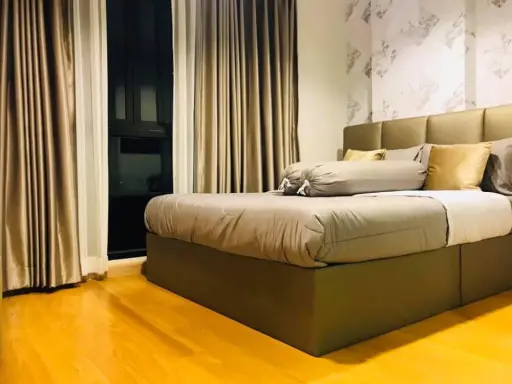 Condo Bangkok Feliz Sathorn-Taksin for rent, elegant decoration, attached wallpaper, furniture Build-in, book now
