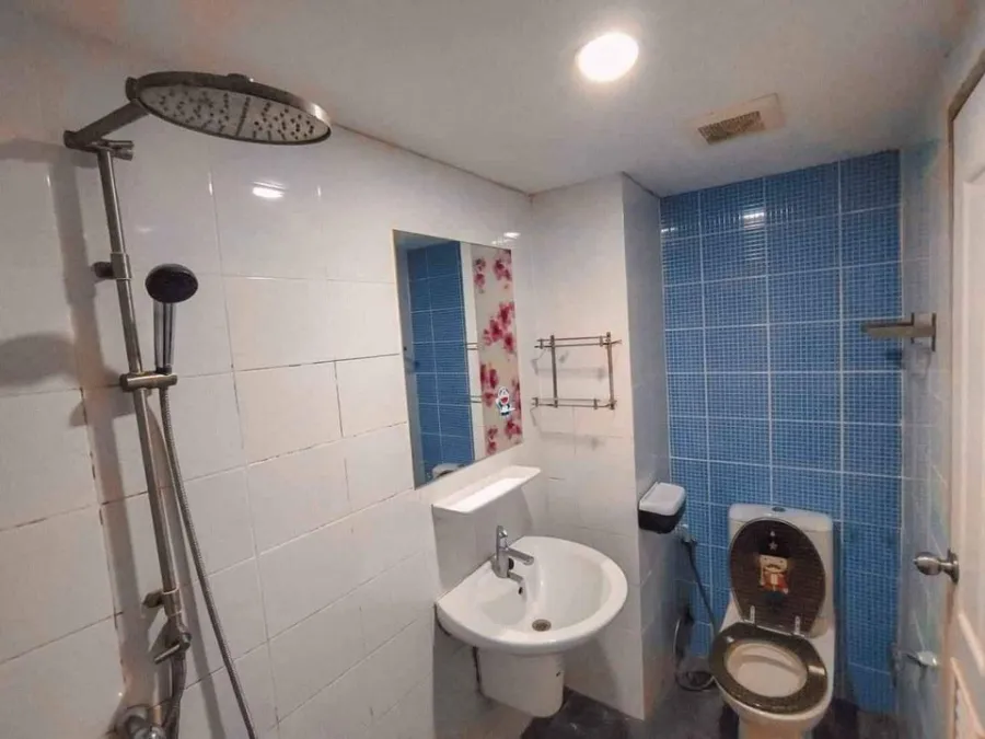 For sale: The Kith Plus Condo Nawamin. The room is in proportion, beautifully decorated, with wallpaper. Book now.