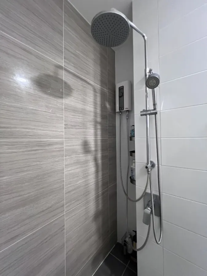 Condo for sale, Knightsbridge Collage Ramkhamhaeng, well decorated with built-ins, high floor, next to MRT Hua Mak, reserve now.