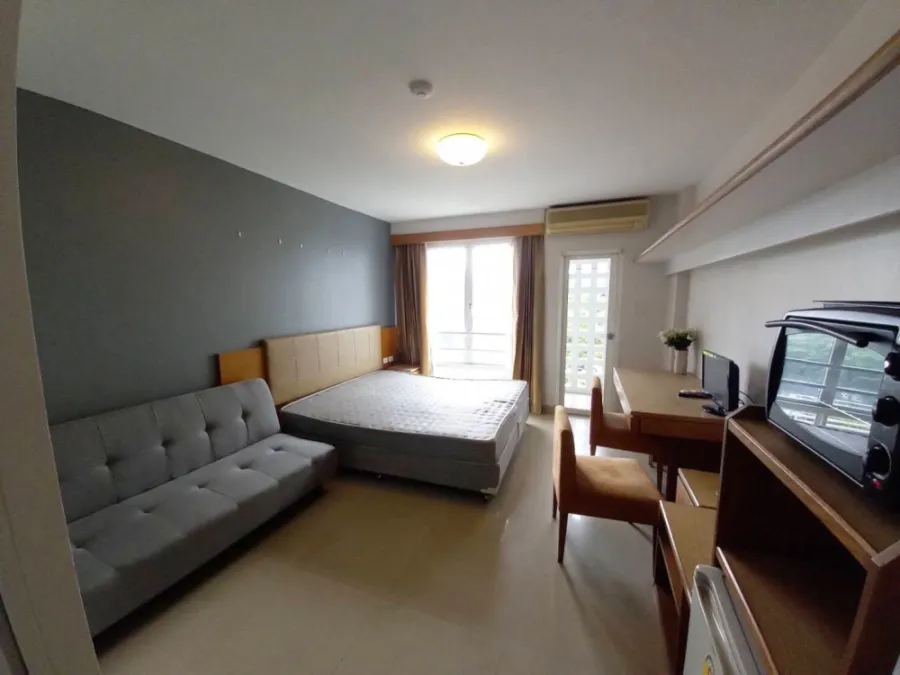 For rent!! I-House Laguna Garden RCA Condo, 4th floor, Building B, in the heart of RCA, good atmosphere, airy!!!