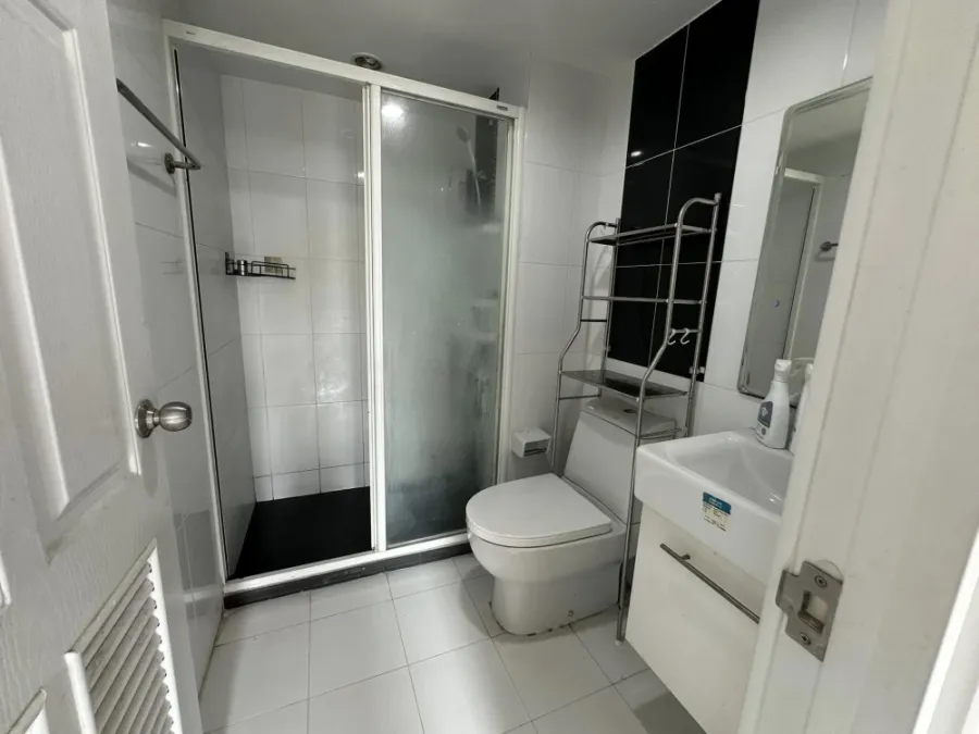 For sale, for rent, The Raffles Condominium, spacious room, lots of usable space, plus a good price, must hurry to reserve.