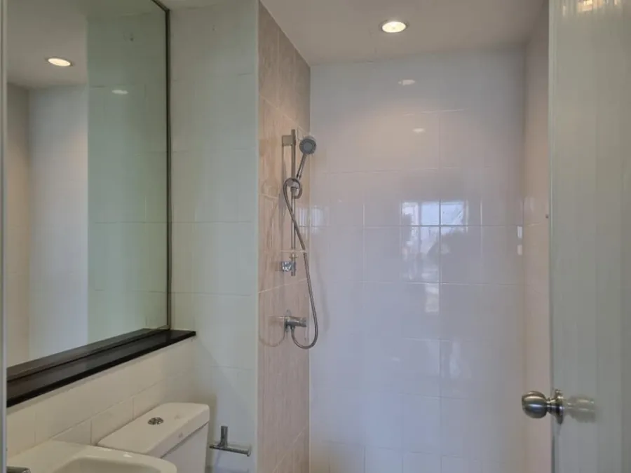 Condo for rent, the tree Bang Pho Station, 2 bedrooms, 2 bathrooms, great city view, can't miss it.