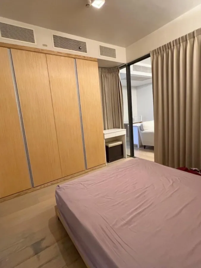Siamese Joyna Sukhumvit 31 for sale, spacious room, looks good, ready to move in. Just carry one bag and move in.