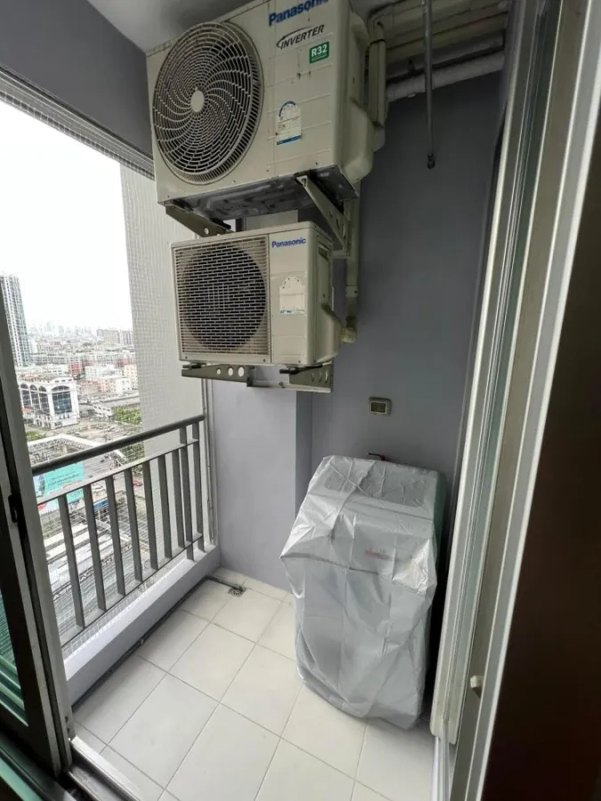 For sale and rent: Life at Ratchada-Sutthisan. The room is ready to move in. Fully furnished Complete set of electrical appliances. Don't miss it.
