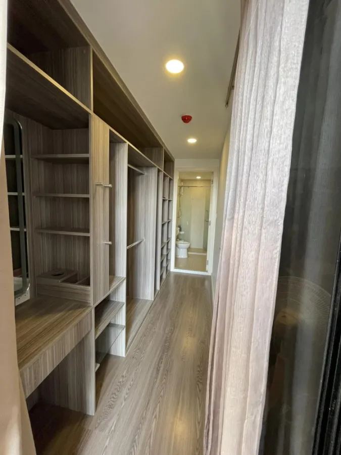 For rent, The Origin Phahon - Saphan Mai, with a walk in closet, plus a large sofa. If you don't reserve, you will miss a lot.
