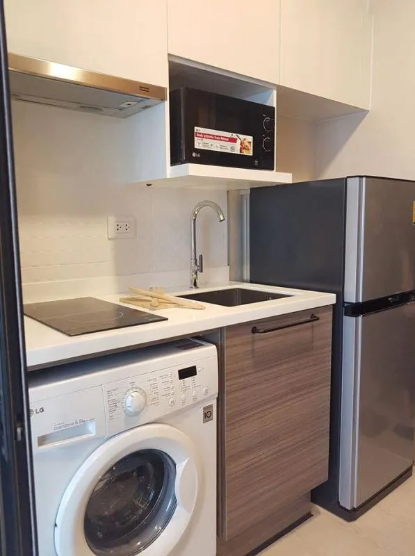 Condolette Mist Rama 9 for rent, the room is very beautiful decorated, very livable. High floor, beautiful view, ready to move in. Hurry up.