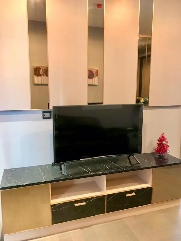 For rent, The Esse at Singha Complex, luxury decorated room, very young child, built-in at every point Don't miss it.