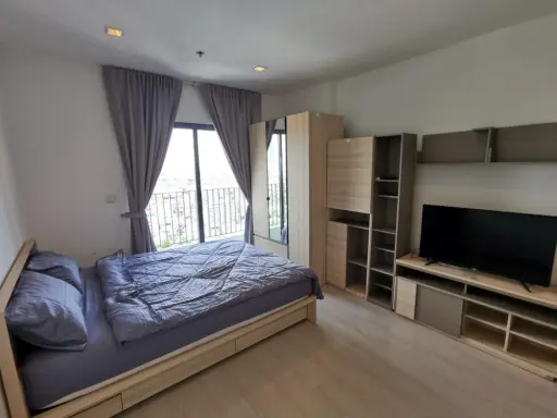 For rent, Ideo Mobi Sathorn-Taksin, the most beautiful room, high floor, unblocked view, super soft leather sofa Don't miss this room