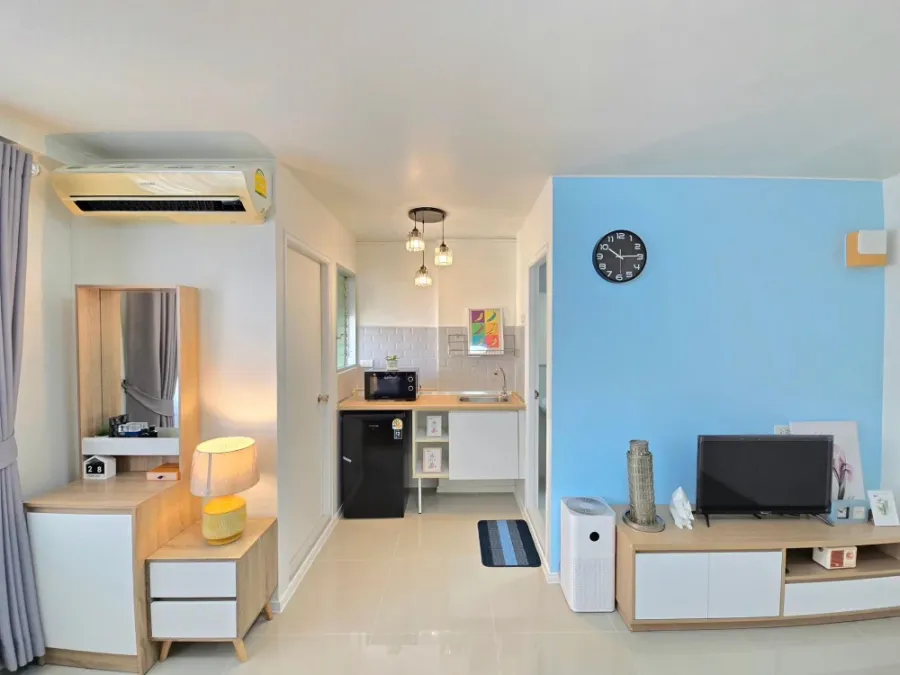 For rent: Lumpini Condo Town, Chonburi - Sukhumvit, 7th floor, corner room, beautiful room, fully furnished, very comfortable, book now, urgently.