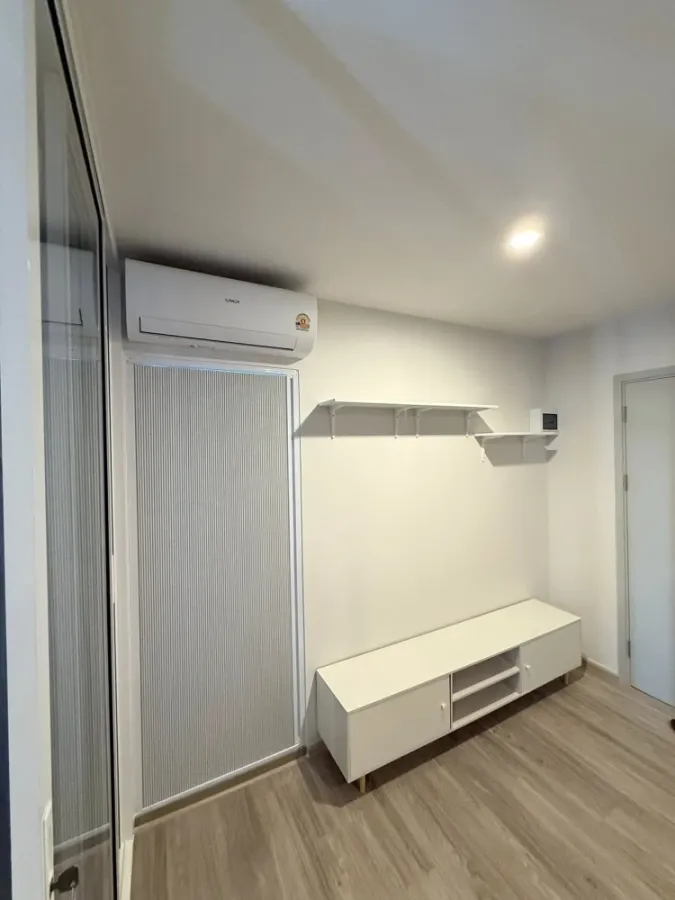 For rent: Regent Home Bangna, room on a very high floor, fully furnished, ready to move in.