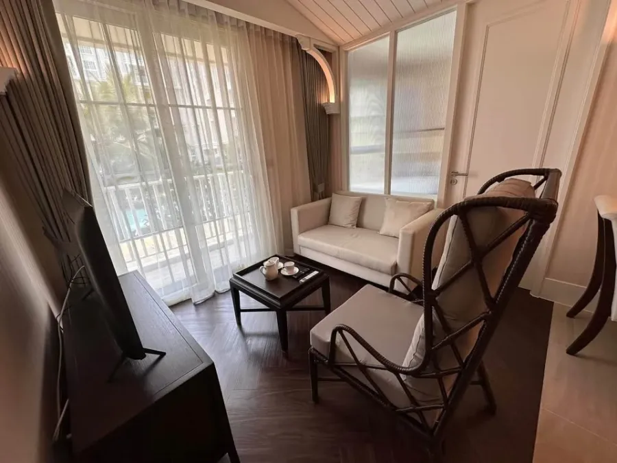 ขาย Grand Florida Beachfront Condo Resort Pattaya ชั้น 2 วิวสระ จองเลย ห้ามพลาด