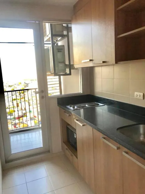 ให้เช่า คอนโด Hive Taksin ห้องสวย แต่งสไตล์เรียบง่าย พร้อมเก็บกระเป๋าเข้ามาเช่าได้เลย อย่ารอช้า