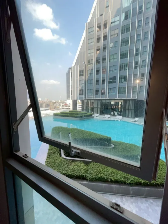 For sale or rent: Ideo Q Chula–Samyan 1-bedroom unit. Great location, pool view, convenient transportation. Don't just look, book now!