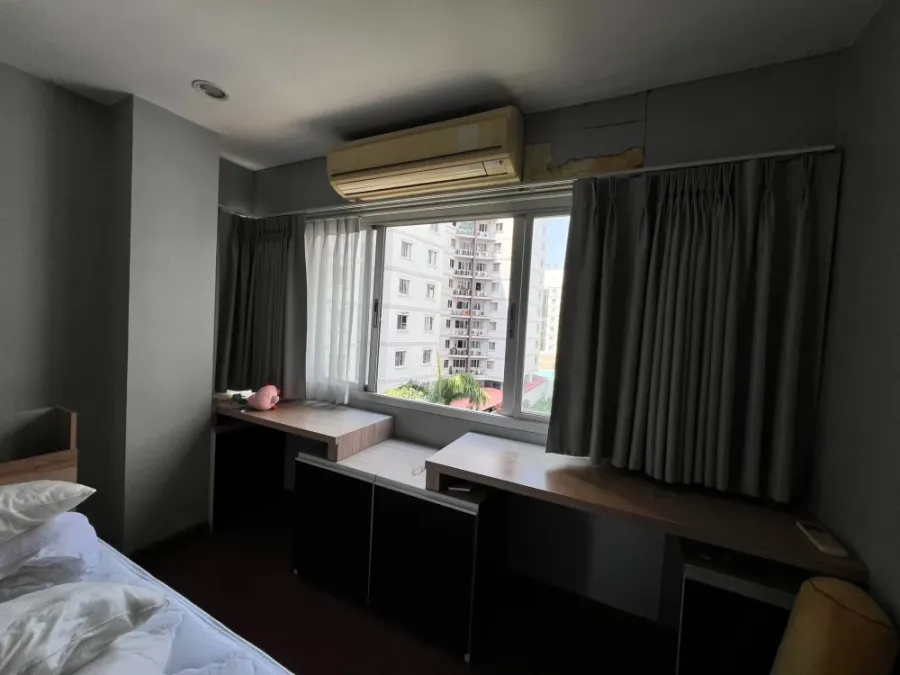For sale: Condo One X Sathorn Narathiwat, corner room, has windows on 2 sides, good ventilation, book now before you miss out++