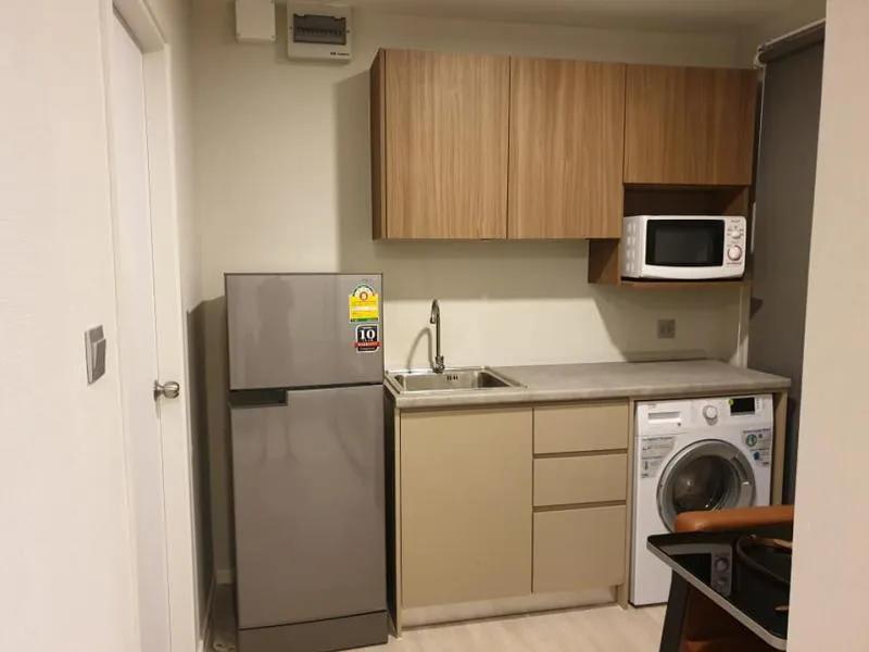 KAVE CONDO ห้องใหม่ให้เช่า ราคาไม่แพง! ติดวอลเปเปอร์ทั้งห้องด้วย พร้อมย้ายได้เลย นัดดูห้องจริงเลยมั้