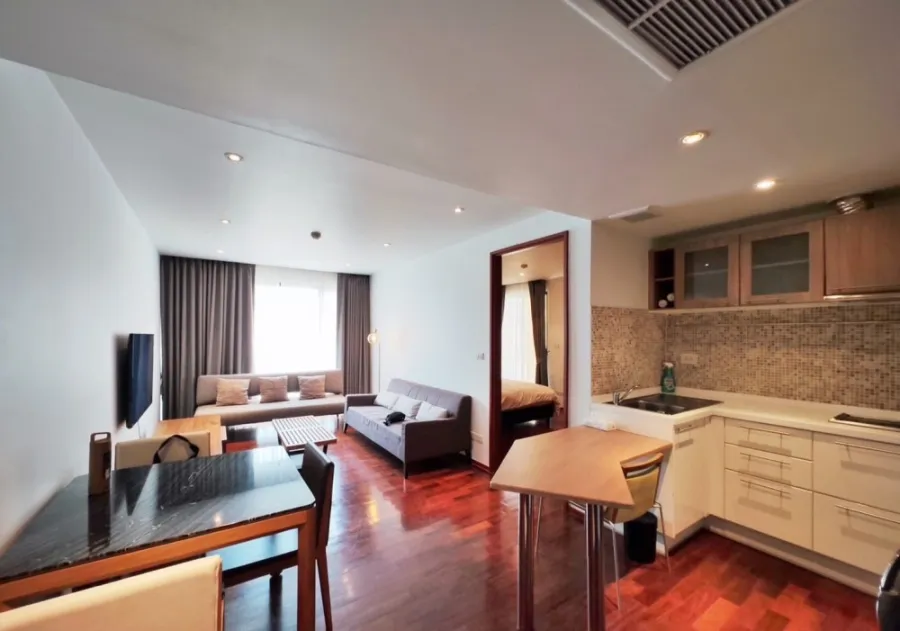 For rent: Noble Zero Nine Ruamrudee, very spacious room, lots of usable space, very airy, you can't miss booking.