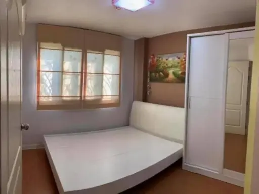 For rent Lumpini Condo Town Rattanathibet, 1st floor, full furniture, special price, ready to move in, book now.