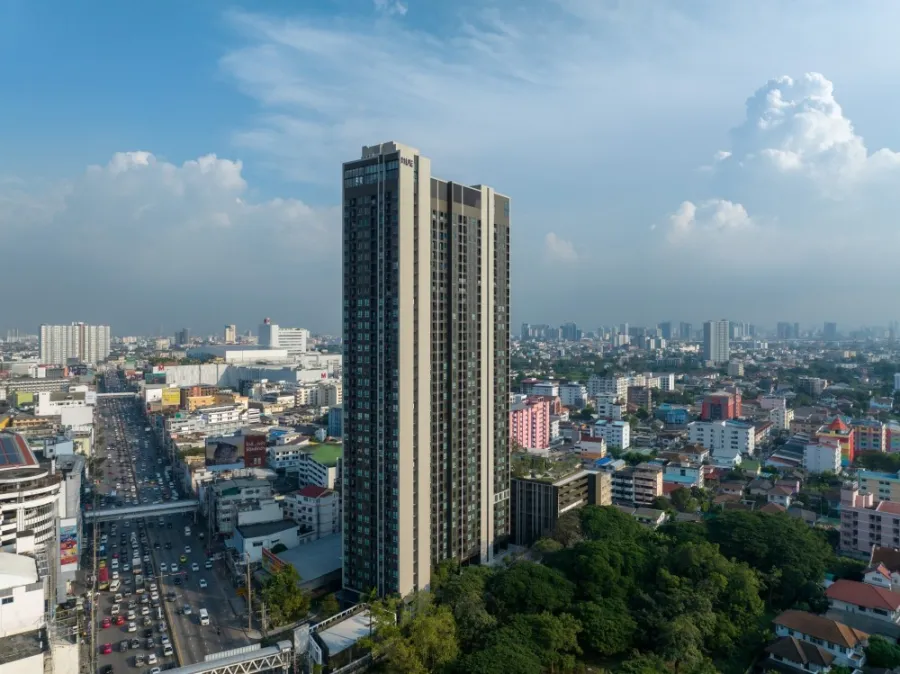 Condo for rent at NUE Noble Ngamwongwan ห้องพร้อมอยู่ Furniture Build-in ไม่จองคือพลาด