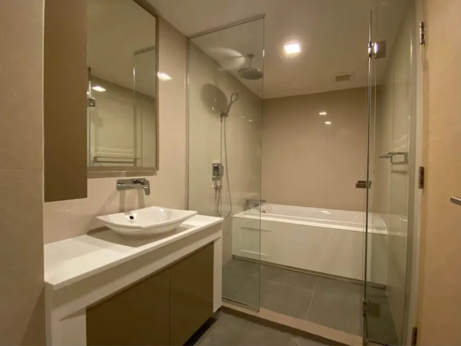 Condo LIV@49 for rent, white-toned room, clean and comfortable to the eyes, very spacious room, large-screen TV, can watch movies to your heart's cont