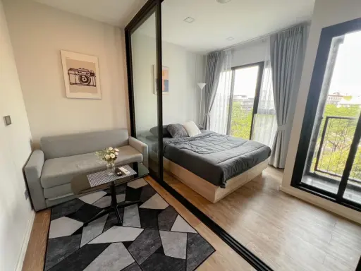 For rent Modiz Sukhumvit 50, private balcony with lush garden view, quiet atmosphere, suitable for relaxation.