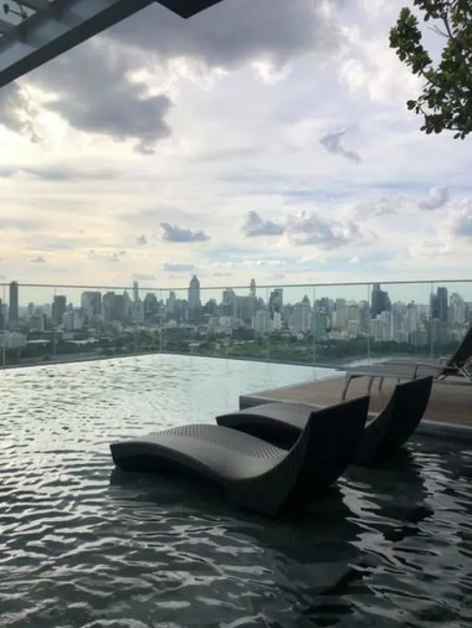 For rent!! Siamese Exclusive Queens Condo, 17th floor, fully furnished, Master bedroom, extra large, do not miss!!